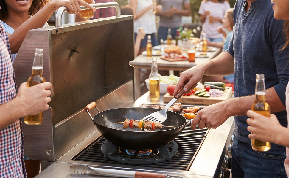 Dank ihrer vier abgeschrägten Kanten bietet die Halterung optimalen Halt beim Kochen und sorgt dafür, dass Ihre Kochutensilien fest auf dem Herd stehen.